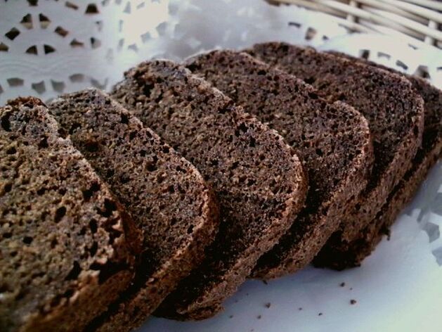 Black bread is a source of vitamin B, necessary to improve strength